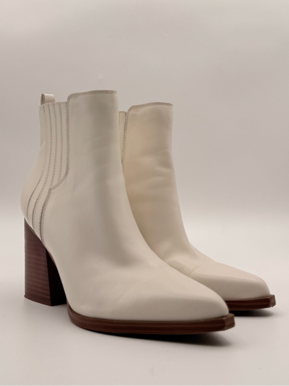 MARC FISHER White Leather Western Pointed Toe Block Heel Ankle Boots 8.5